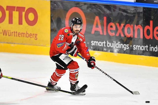 Der zweifache Torschtze Jordan George... 4:3-Siegtreffer fr den EHC Freiburg.  | Foto: Achim Keller