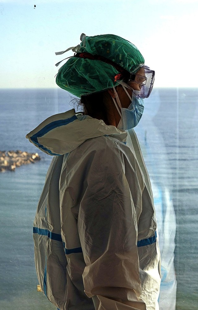 Spanien in der Pandemie &#8211; eine Innen- und eine Auenansicht   | Foto: Emilio Morenatti (dpa)