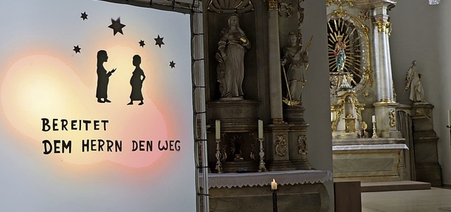 Zu den Neuerungen im Advent zhlen auc...chselnde Projektionen in der  Kirche.   | Foto: Dieter Maurer