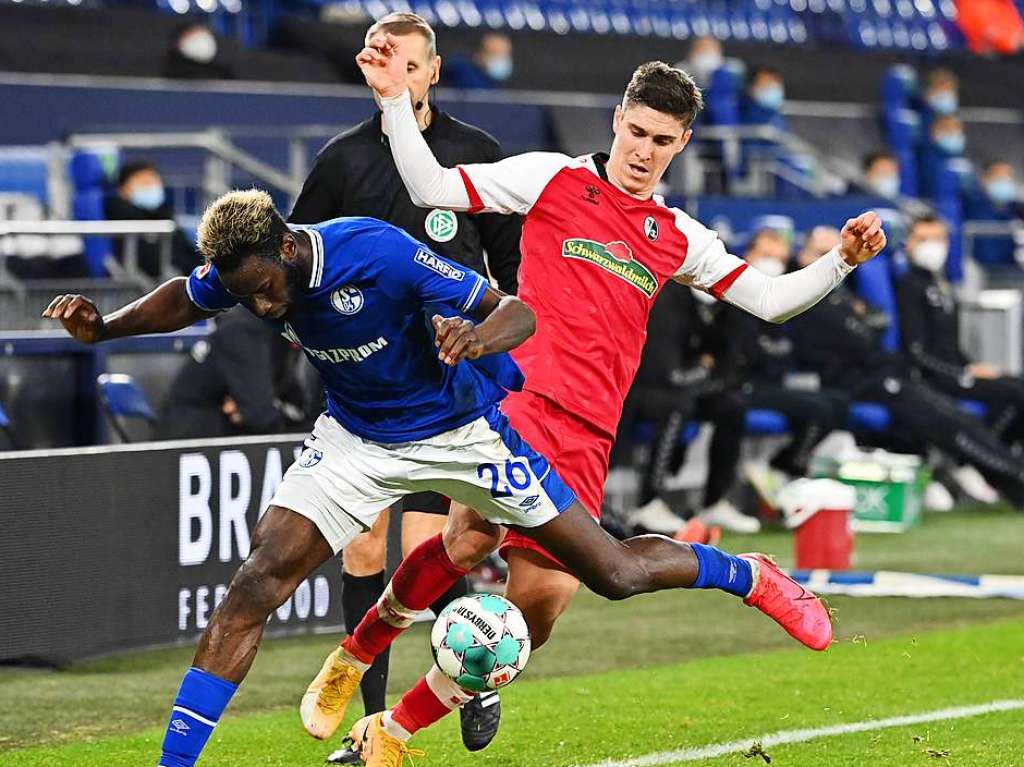 Der SC Freiburg gewinnt im Auswrtsspiel in Gelsenkirchen gegen den FC Schalke.