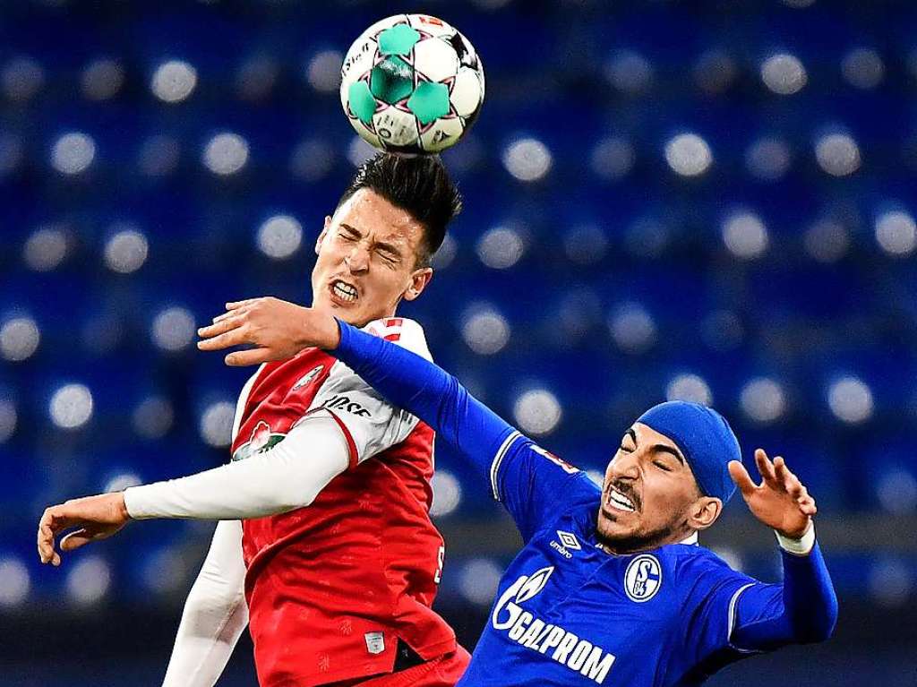 Der SC Freiburg gewinnt im Auswrtsspiel in Gelsenkirchen gegen den FC Schalke.