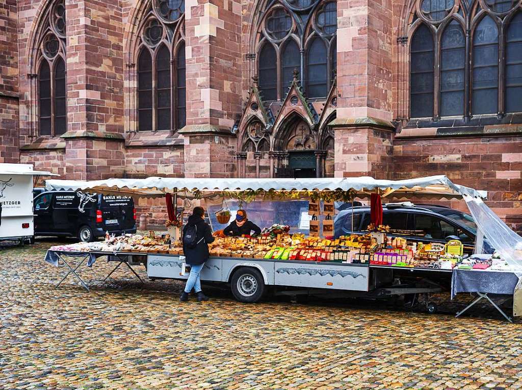 Geschlossene Lden, eine verlassene Fugngerzone und Gruschilder der Ladenbesitzer – Freiburg im zweiten Lockdown