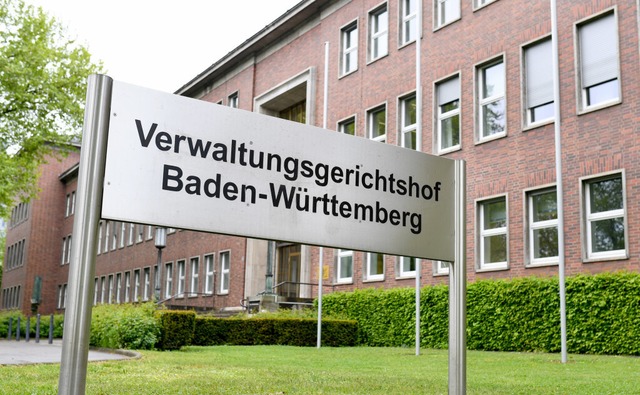 Baden-Wrttembergs oberstes Verwaltung... der Querdenken-Demo in Weil am Rhein.  | Foto: Uwe Anspach (dpa)