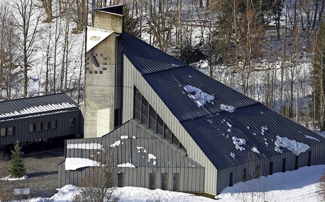 Die bald 50 Jahre alte, immer noch neue Pfarrkirche Menzenschwand.  | Foto: Thomas Mutter