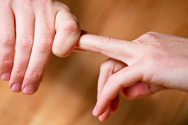 Fr das typische Fingerknacken oder Kr...stieren bisher nur Erklrungsversuche.  | Foto: Daniel Karmann
