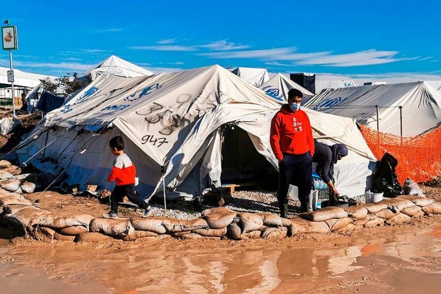 Mehrfach wurde das Lager Kara Tepe nach Regenfllen berflutet.   | Foto: ANTHI PAZIANOU (AFP)