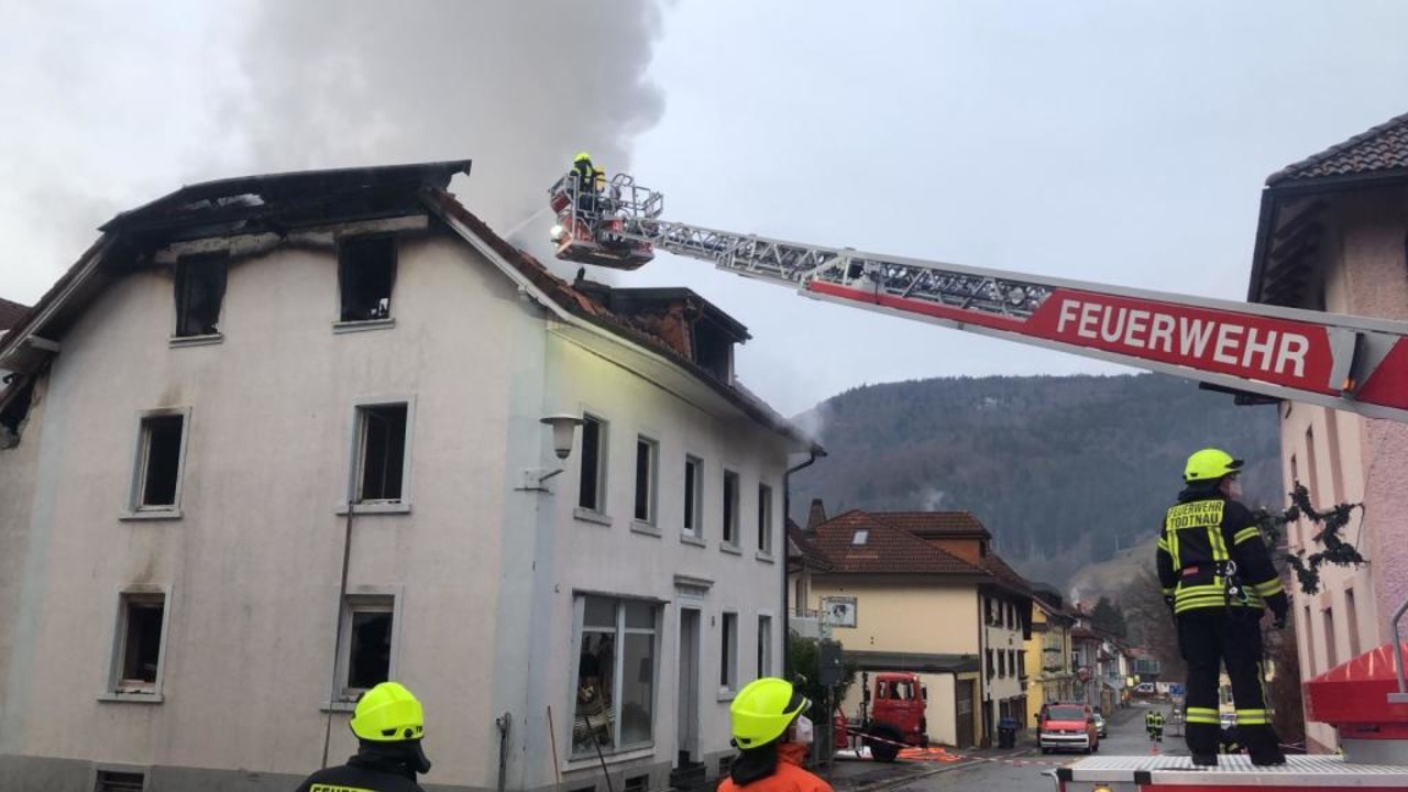 Bewohnerin Stirbt Bei Großbrand Im Ortskern Von Todtnau - Todtnau ...