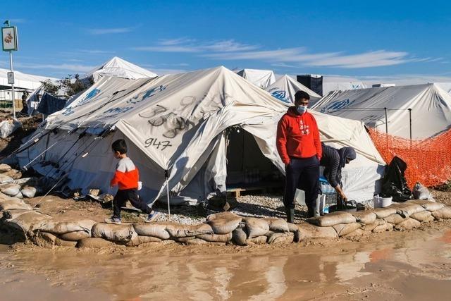 Hilfsorganisationen fordern Evakuierung der Migrantenlager