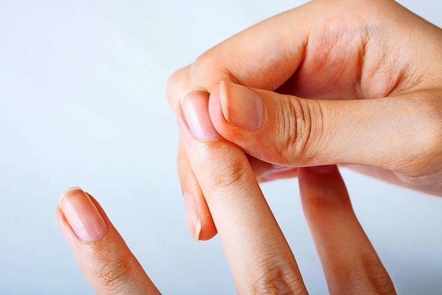 Keine Sorge: Fingerknacken ist unbedenklich.  | Foto: Cyrena111 (Stock.adobe.com)