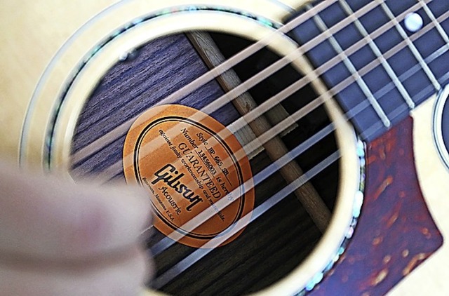 Die Musikschule bietet Gitarrenkurse.  | Foto: Oliver Berg