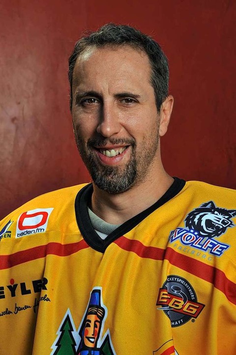 ExEishockeyprofi Dany Bousquet trägt im Breisgau Pakete aus Südwest