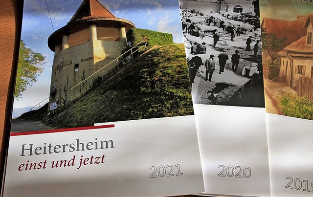 Zum achten Mal gibt es den Kalender &#8222;Heitersheim einst und jetzt&#8220;  | Foto: Sabine Model
