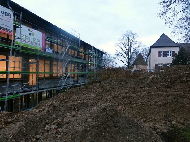 Die ehemalige Grundschule in Kirchhofe...den Osterferien ist der Umzug geplant.  | Foto: Andrea Gallien