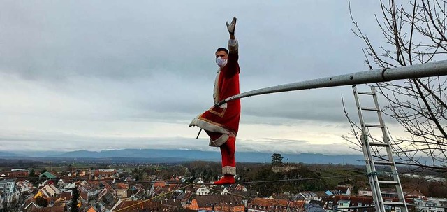 Einen aufmunternden  Weihnachtsgru sc...om Breisacher Mnsterberg in die Welt.  | Foto: Julius Wilhelm Steckmeister