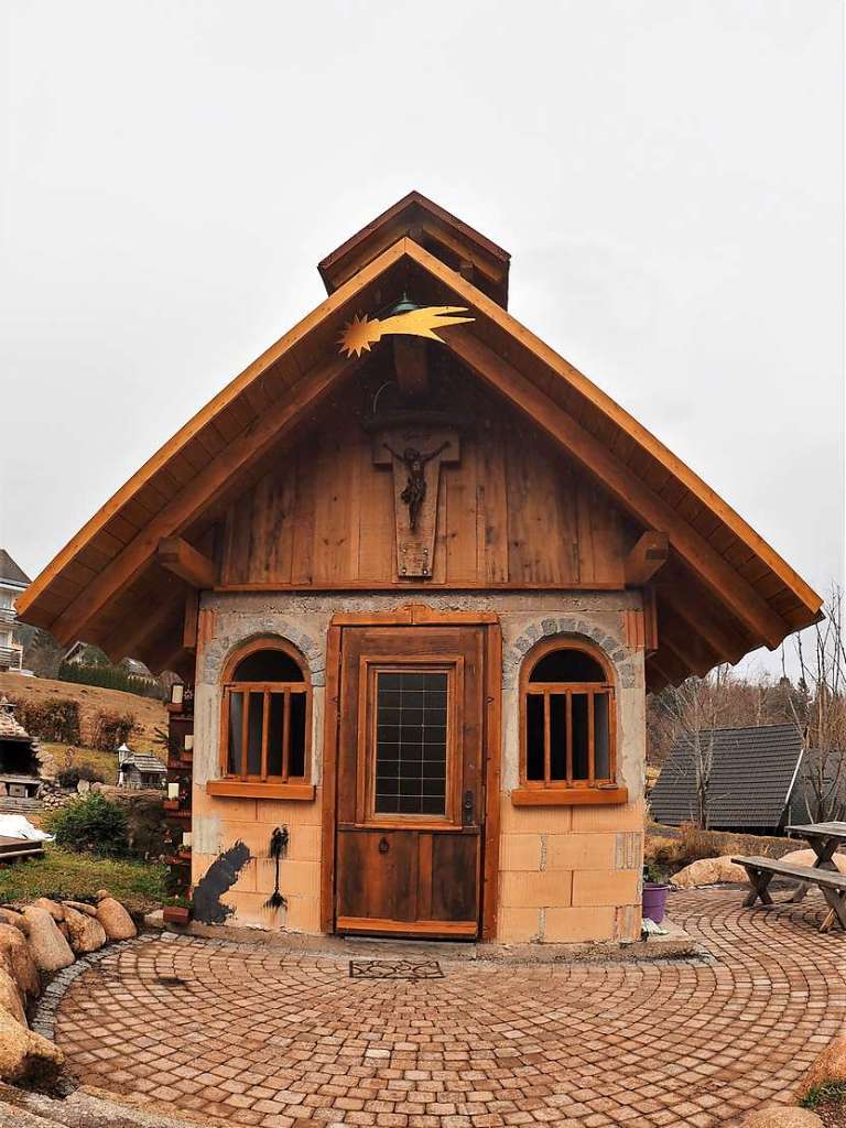 Mit 15 Jahren hat Dirk Kern aus Falkau seiner Oma sein Wort gegeben eine Kapelle zu bauen, wenn er den Brlehof bernimmt. Das Versprechen hat er nun eingelst.