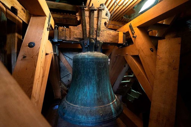 Die Tuba Dei hngt wieder im restaurierten Glockenstuhl im Breisacher Mnster.  | Foto: Martin Hau
