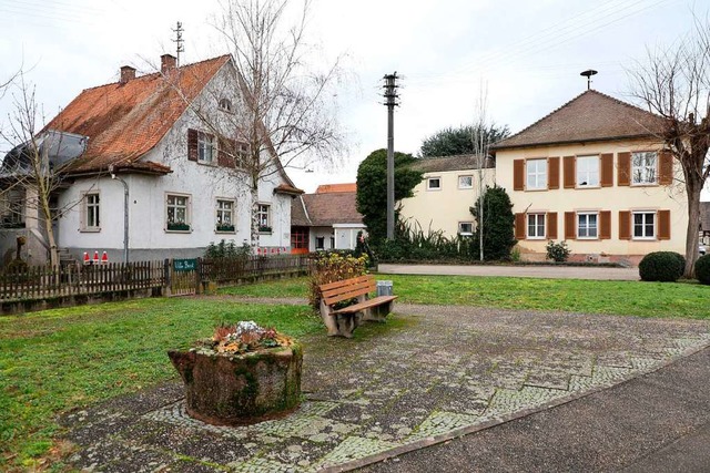 Hinter der Villa Beck (links) und dem ...thaus sollen Wohnungen gebaut werden.   | Foto: Christoph Breithaupt