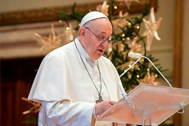 Papst ruft zu Frieden auf und spendet Segen 