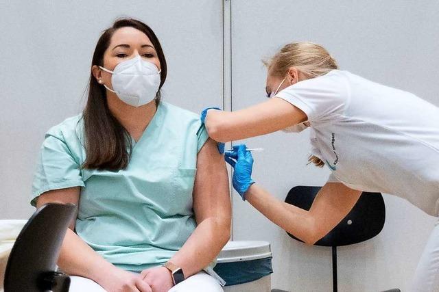 Pflegerin in Stuttgart erhlt erste Corona-Impfung in Baden-Wrttemberg