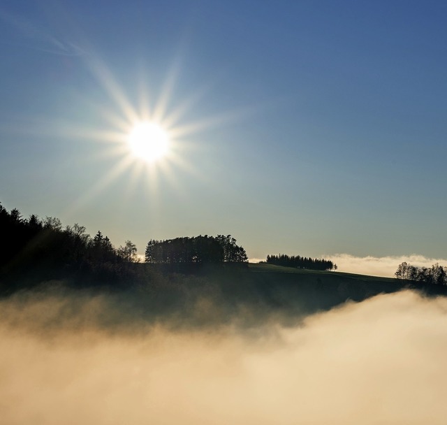 ber dem Nebelmeer am Hnersedel, fr ...les Motiv, hat die Sonne freies Spiel.  | Foto: Emanuel Jauch
