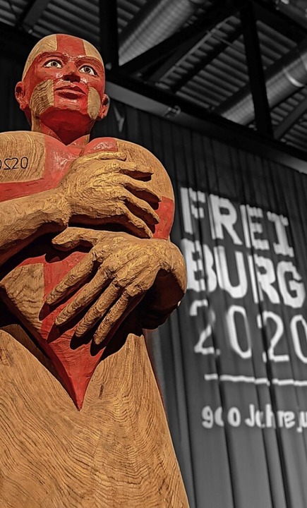 Die Statue &#8222;Freiburger mit Herz&#8220; von Thomas Rees  | Foto: Stadt Freiburg