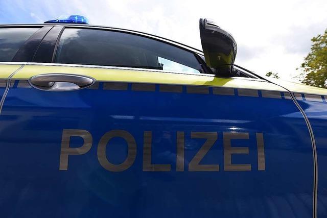 Unbekannter tritt Glastr in Schopfheim kaputt