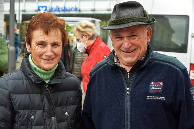 Rosemarie und Hans Rist nehmen Abschied vom Emmendinger Wochenmarkt.  | Foto: Benedikt Sommer