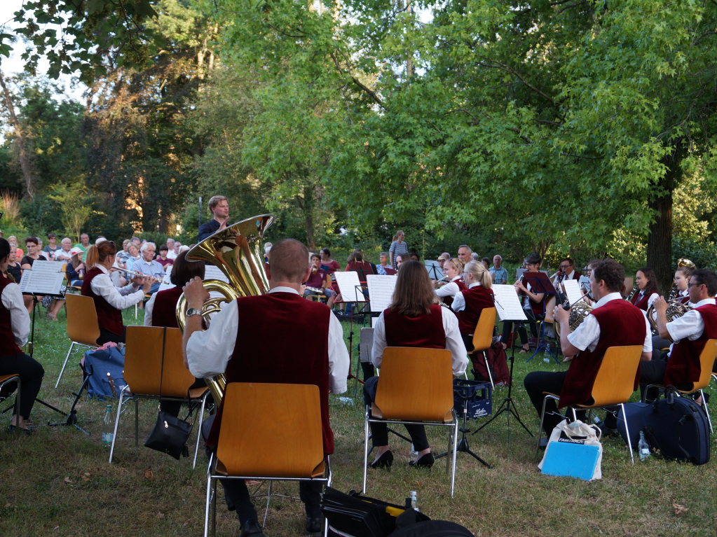 Fr die vielen Markgrfler Musikvereine ist es ein Jahr fast ohne Auftritte. Zu den wenigen Ausnahmen zhlen Freiluftkonzerte wie hier des Musikvereins Schliengen im Schlosspark am 25. Juli.