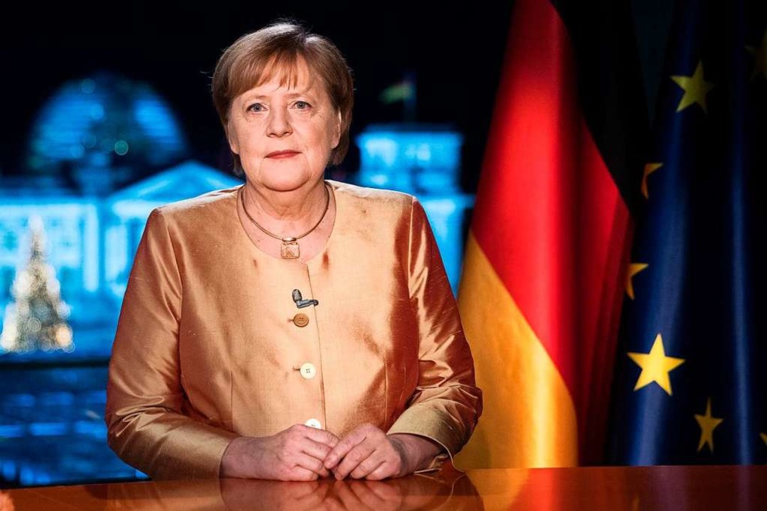 Bundeskanzlerin Angela Merkel (CDU) sp...ichen Neujahrsansprache im Kanzleramt.  | Foto: MARKUS SCHREIBER (AFP)