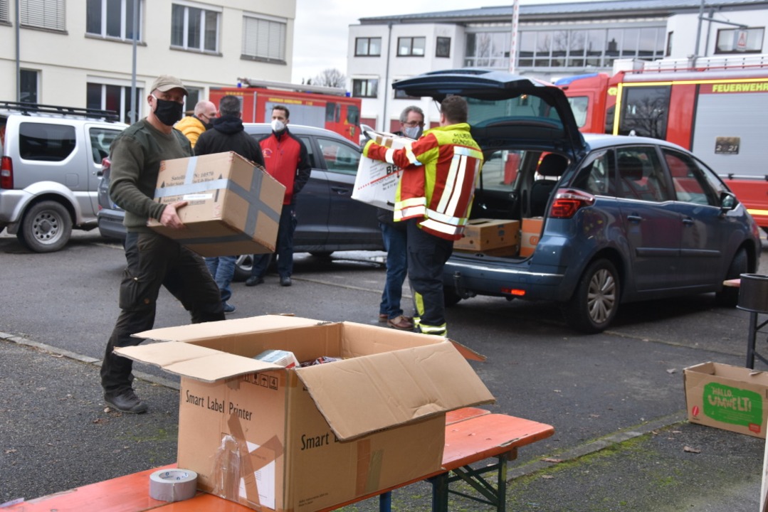 Die Feuerwehr Gundelfingen half beim S...ern für die Erdbebenopfer in Kroatien.  | Foto: Andrea Steinhart