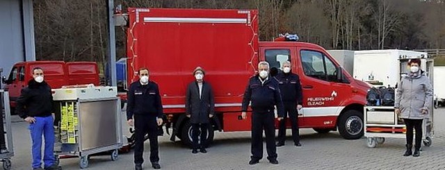 Vor dem  neuen Transporter: Stadtkomma...Gler und Ortsvorsteherin Silke Matt   | Foto: Kurt Meier