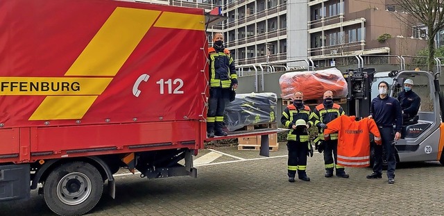 Am Silvestertag stellten Offenburger Wehrleute Hilfsgter zusammen.  | Foto: Feuerwehr Offenburg