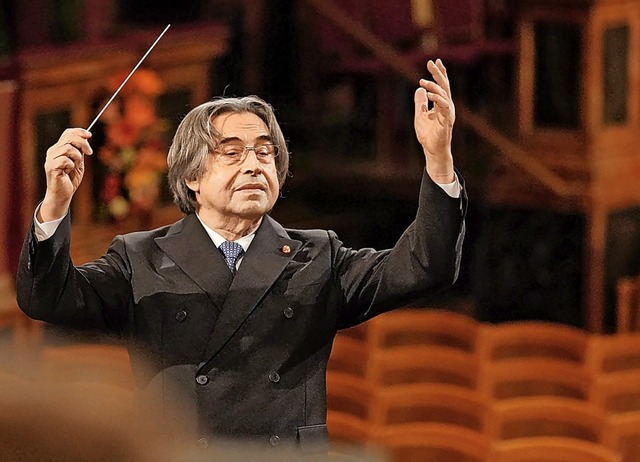 Dirigierte die Wiener Philharmoniker im leeren Saal: Riccardo Muti  | Foto: Roman Zach-Kiesling (dpa)