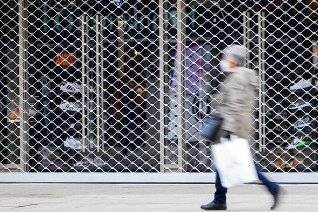 Der Handel fhlt sich in der Krise alleingelassen.  | Foto: Tom Weller (dpa)