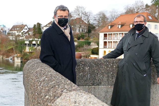 Franco Mazzi (links) und Klaus Eberhardt auf der Rheinbrcke  | Foto: Verena Pichler