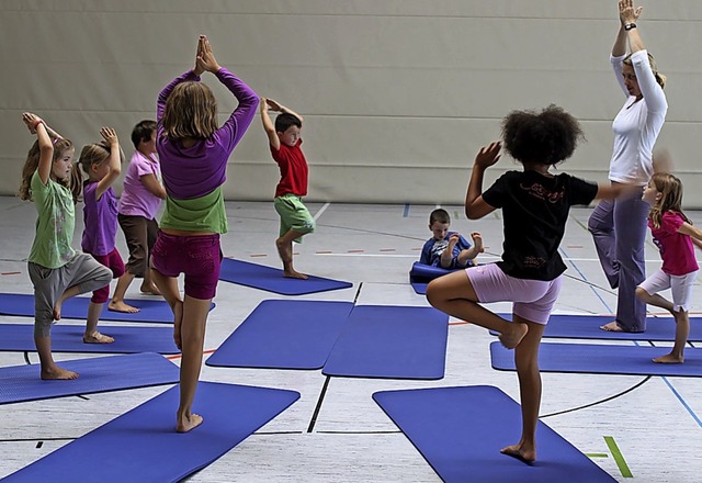 Im demnchst erscheinenden neuen VBW-P...h ein Yoga-Kurs fr Kinder angeboten.   | Foto: Adelbert Mutz