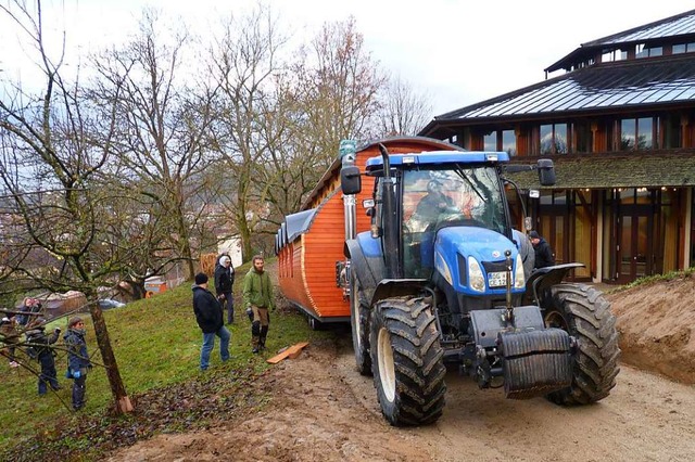 Der Hobbit-Bauwagen wird auf den Stern... nun auch die ersten Kinder einziehen.  | Foto: privat