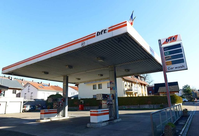 Die Tankstelle in Ebnet ist seit rund einem Jahr geschlossen.  | Foto: Ingo Schneider