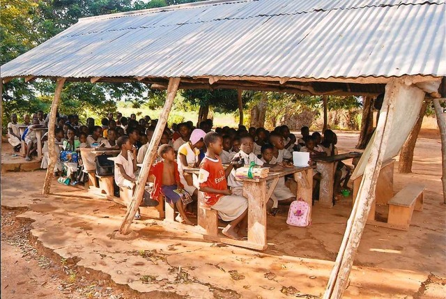 Die Verbesserung der schulischen Infra...bau eines Schulgebudes motiviert hat.  | Foto: privat