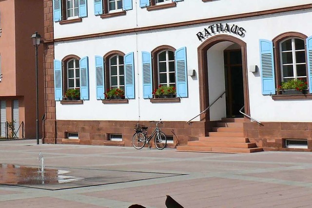 Die Stufen des Ringsheimer Rathauses sind beschmiert worden.  | Foto: Gemeinde