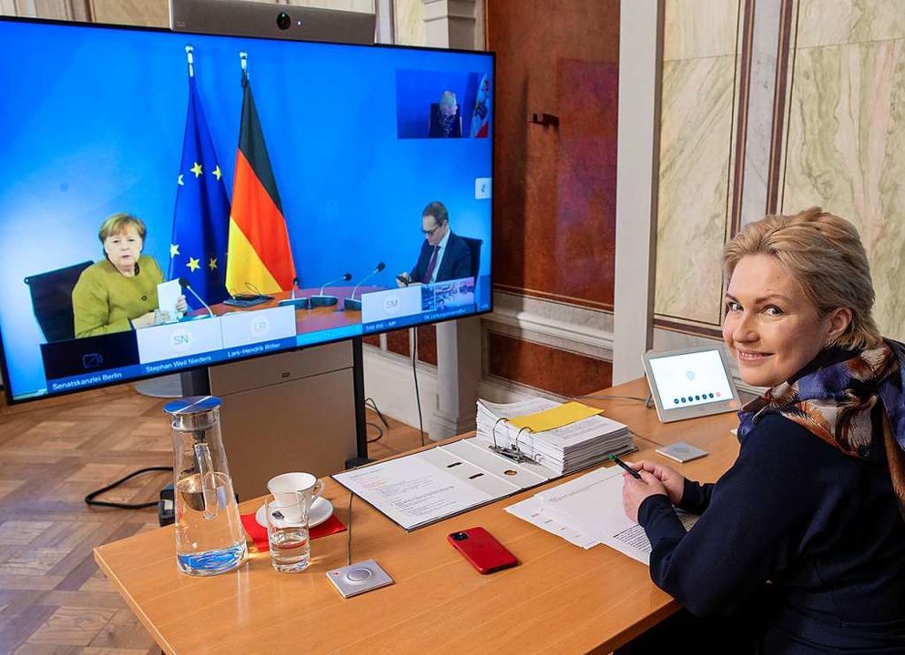 Manuela Schwesig (SPD), Ministerpräsid...rgermeister von Berlin, zu sehen sind.  | Foto: Jens Büttner (dpa)