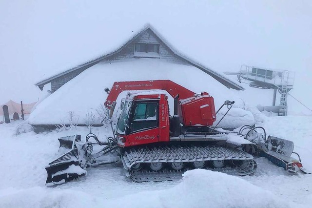 Am Morgen wurde die Piste prpariert. Um 9 Uhr startet die erste Familie.  | Foto: Felix Lieschke