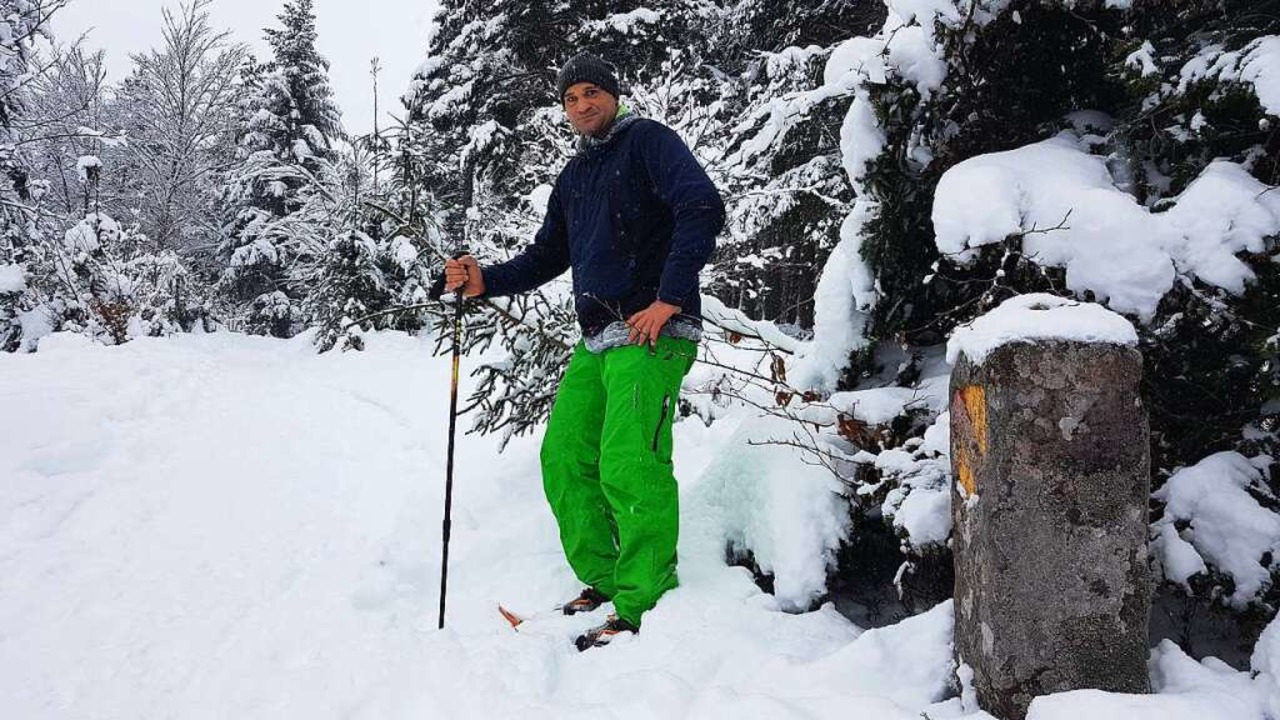 Schneeschuhgeher Frank Kiefer aus Mambach war schon um 7 Uhr am Gipfel.  | Foto: Gerald Nill