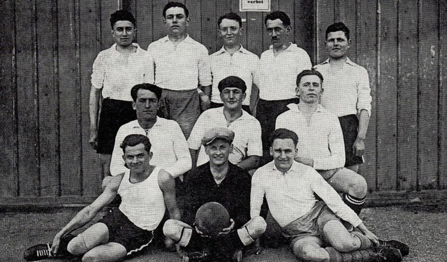 Elf Freunde sollt ihr sein: Die Mannschaft des FC Simonswald aus dem Jahr 1932.   | Foto: Hans-Jrgen Wehrle