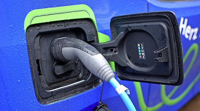 Ladesulen fr Elektro-Fahrzeuge gibt ...uch dies soll dem Klimaschutz dienen.   | Foto: Louis Gro