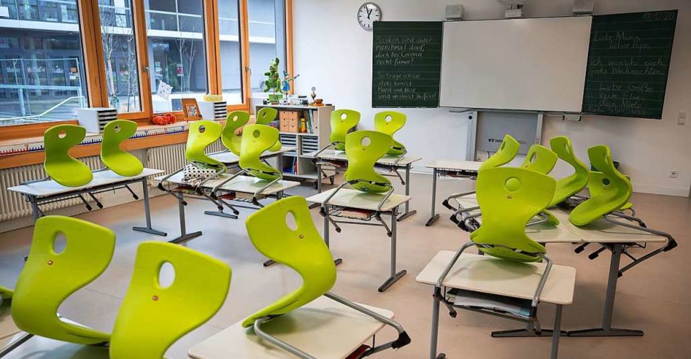 Zieht Mitte Januar wieder Trubel in die Klassenzimmer ein? Das ist noch offen.  | Foto: Sebastian Gollnow (dpa)