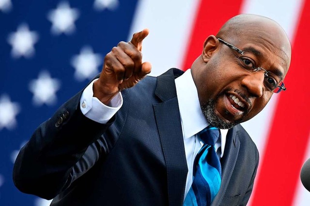 Raphael Warnock gewann einen der beide...die Demokraten von Prsident Joe Biden  | Foto: JIM WATSON (AFP)