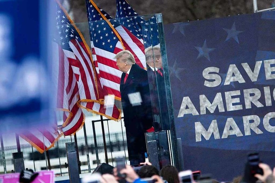 Der Tag begann mit einer großen Demonstration von Trump-Anhängern. (Foto: BRENDAN SMIALOWSKI (AFP)) Der Tag begann mit einer großen Demonstration von Trump-Anhängern. (Foto: BRENDAN SMIALOWSKI (AFP))