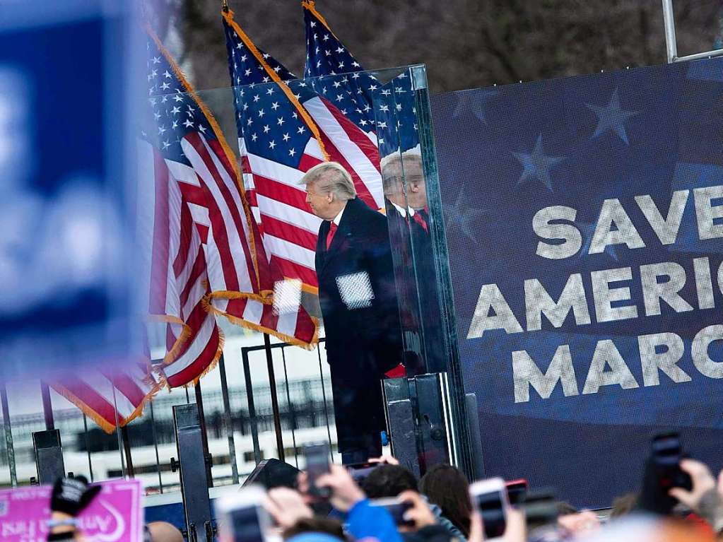 Der Tag begann mit einer groen Demonstration von Trump-Anhngern.