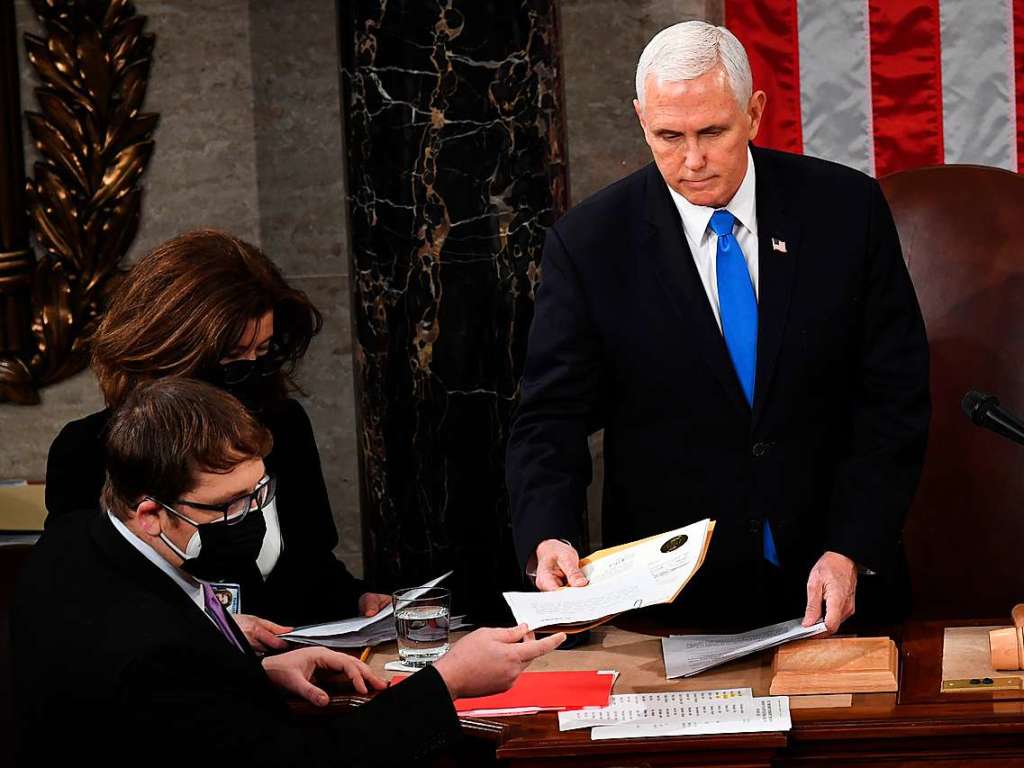 In der von Vizeprsident Pence geleiteten Sitzung sollten die Wahlmnnerstimmen der Prsidentenwahl gezhlt werden. Eigentlich ein symbolischer Akt.